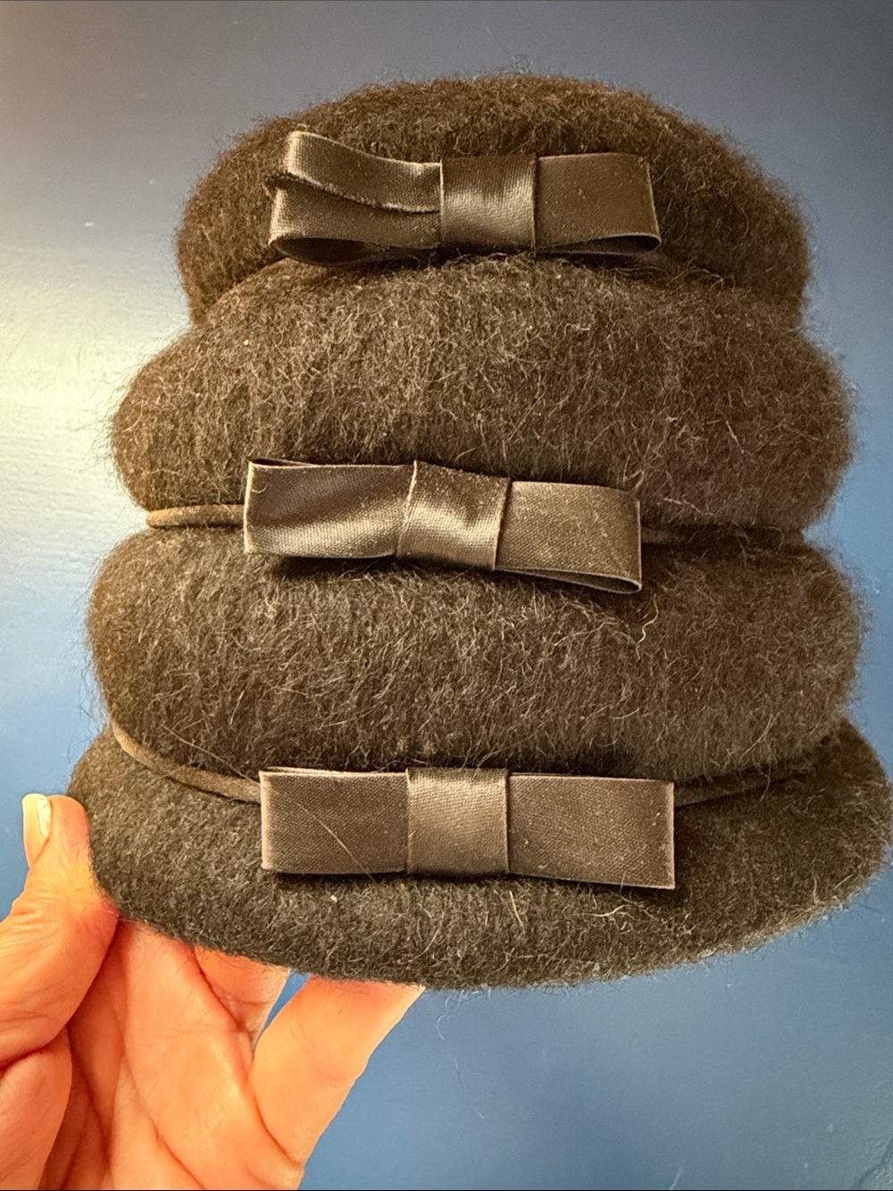 MAHARA Vintage Women's Black Wool Three Bow-Trim Cloche Hat